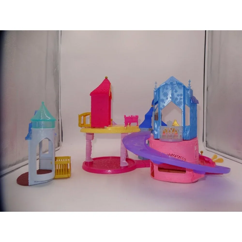 Disney Princess Glitter Glider Castle with 6 Princesses and 6 castle‎ moduls